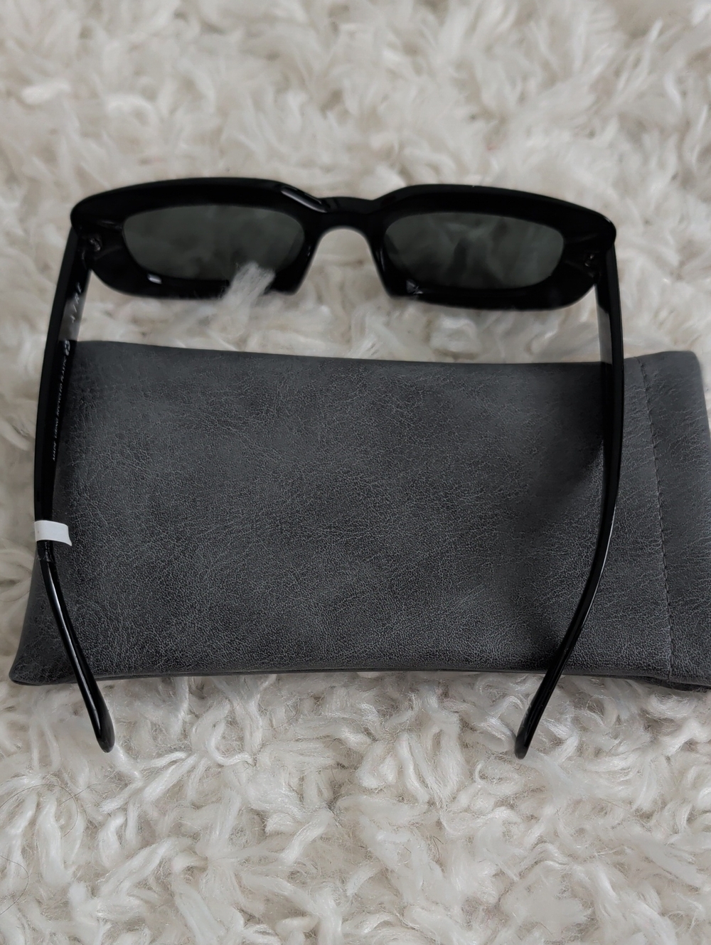 AIRE Black Rectangle Sunglasses- Sleek Modern Design - Picture 5 of 7